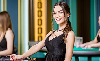 Người dùng tương tác với giao diện ứng dụng an toàn trên điện thoại